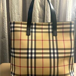 Burberry Tote Bag never used